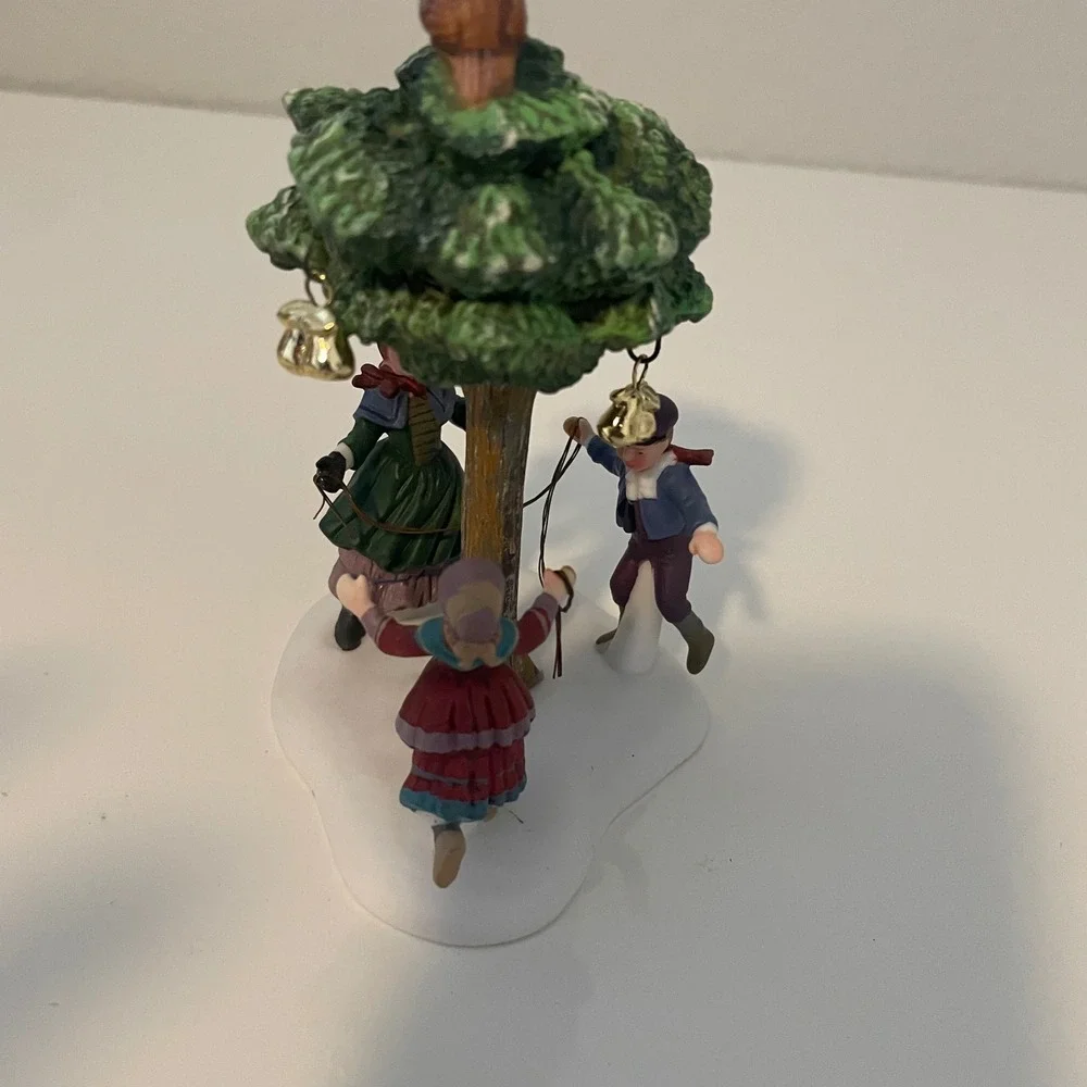 Department 56 A Partridge In A Pear‎ Tree